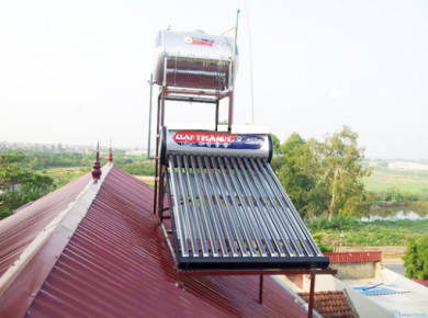 Cách lắp máy nước nóng năng lượng mặt trời trên mái nghiêng
